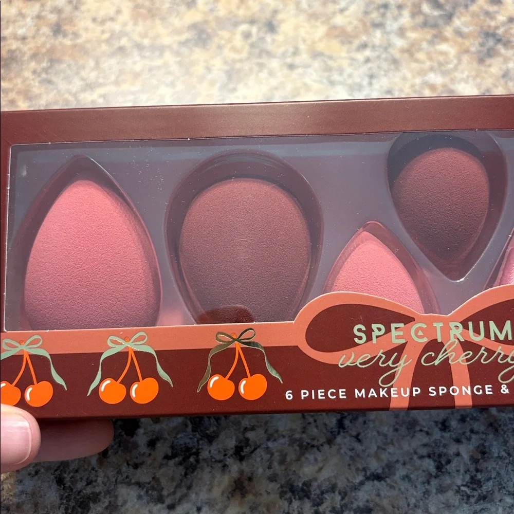 NEW! Spectrum makeup sponge & puff set